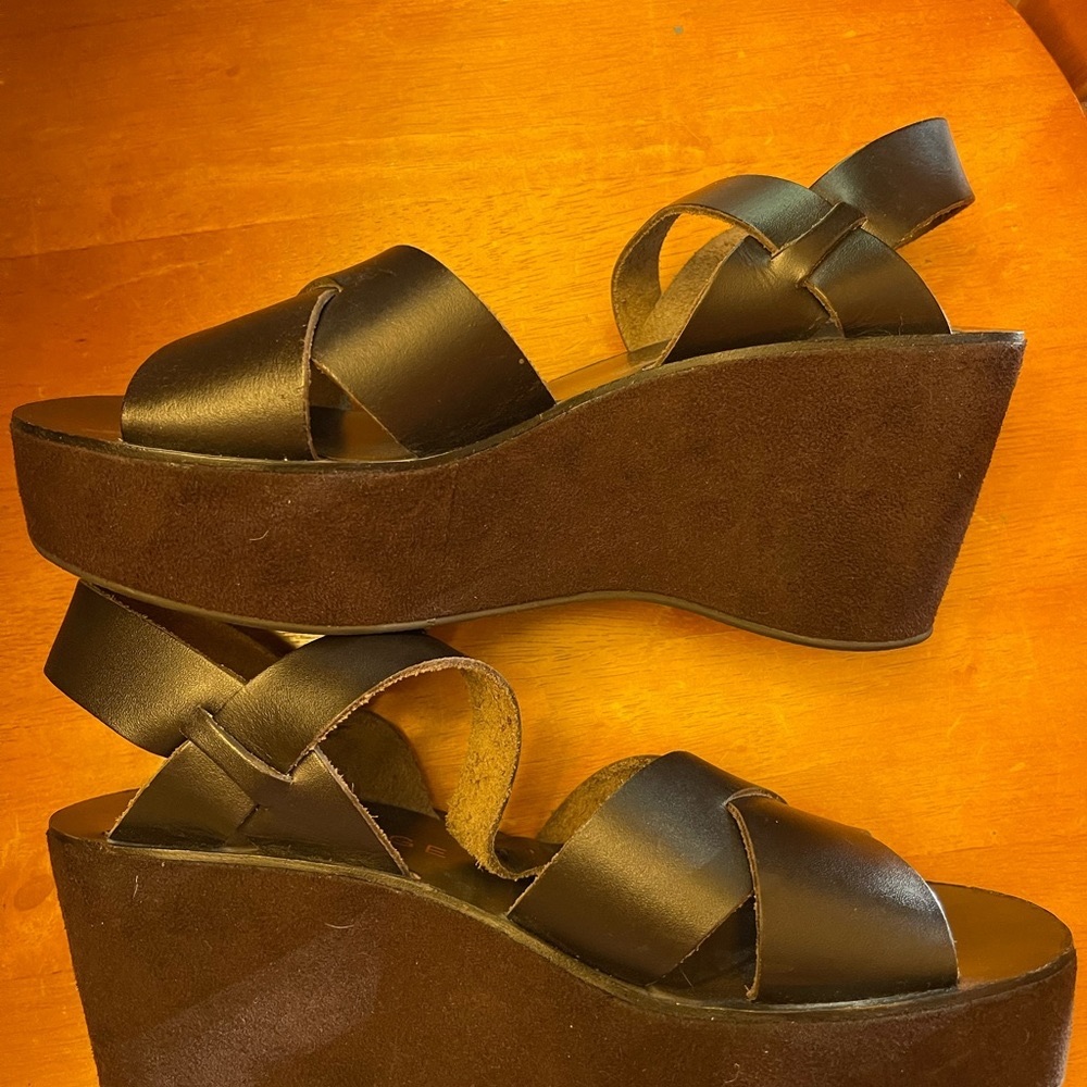 Ode to the 70s☮️ Chocolate brown Rampage platforms😄 Size 7.5 Brand new😃